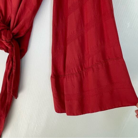 Free People v-neck tie front wide sleeve red textured top size medium - Picture 6 of 10